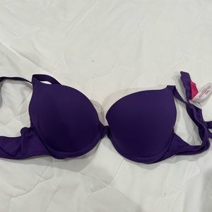 Worn twice a little wrinkles on the inside no stains